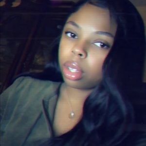 Meet your Posher, Tia